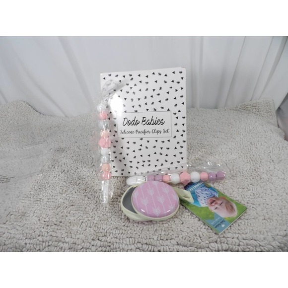 Dodo Babies Silicone Pacifier Clips Set- 2 Clips and 1 Pacifier Case - Picture 3 of 4
